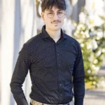 Das Bild zeigt das Profilbild von 5 Minuten-Redakteur Nico Deutscher.