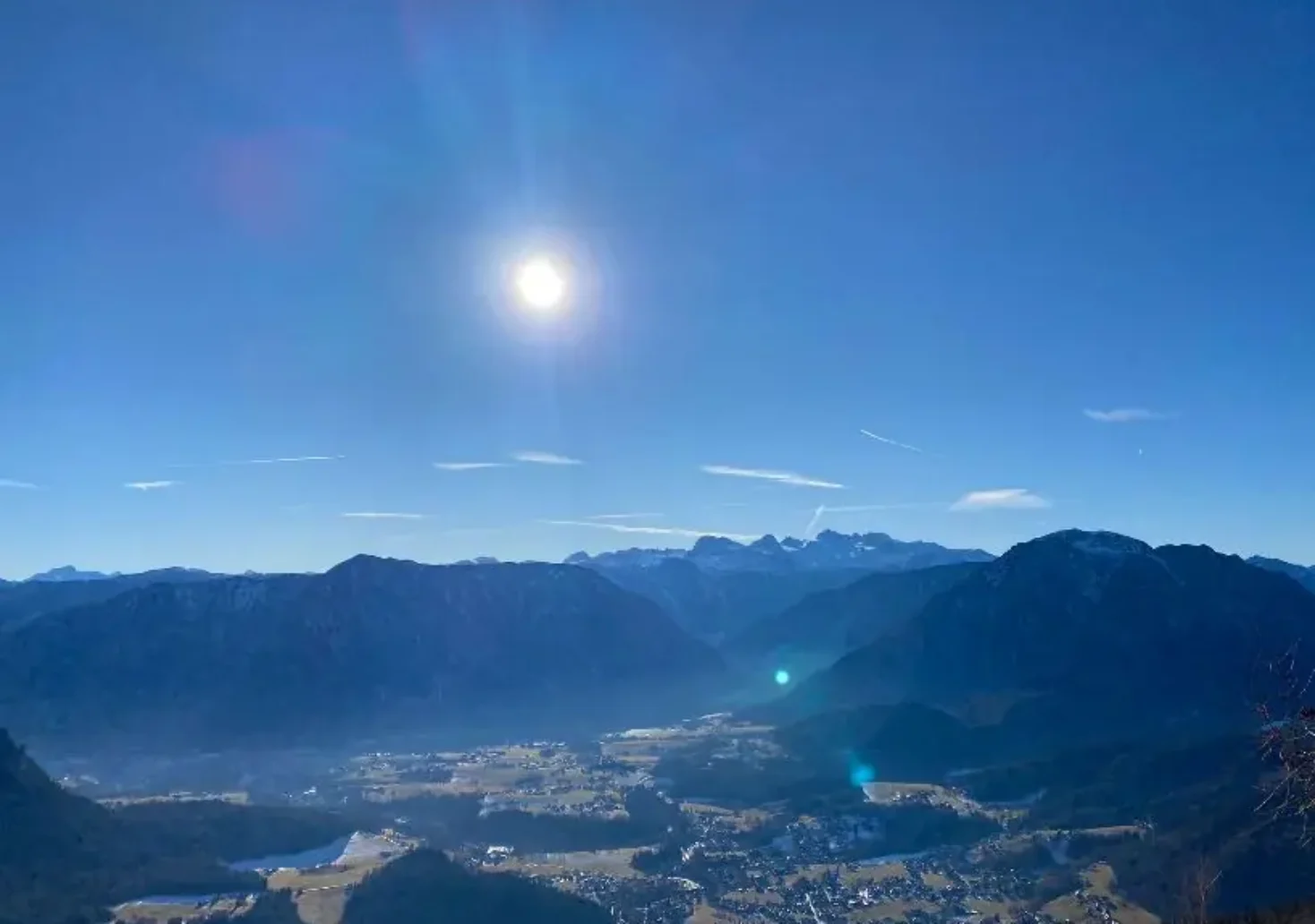 Bild auf 5min.at zeigt einen Ausblick von einem Berg.