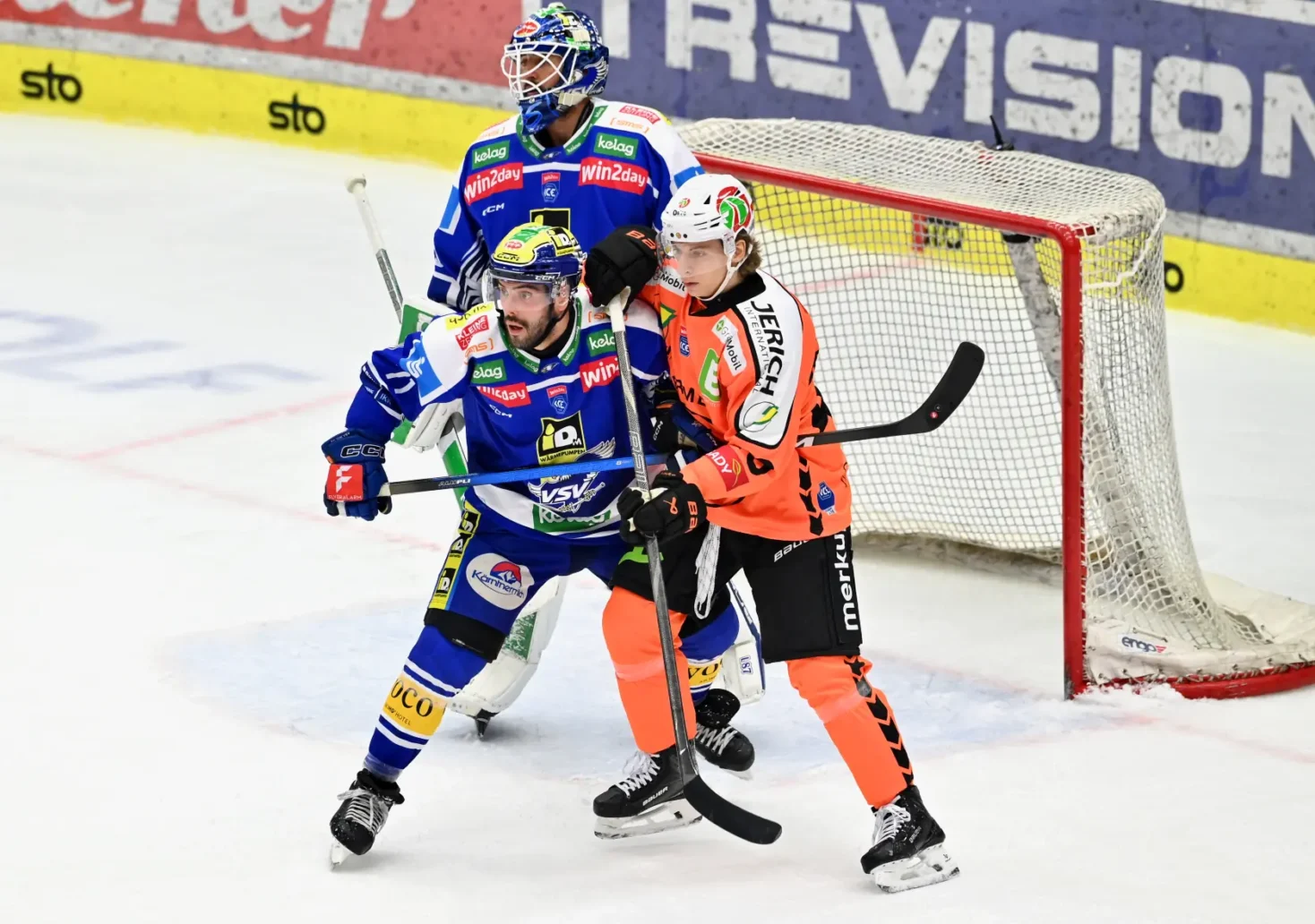 Das Bild auf 5min.at zeigt Spieler des EC VSV und von Graz.