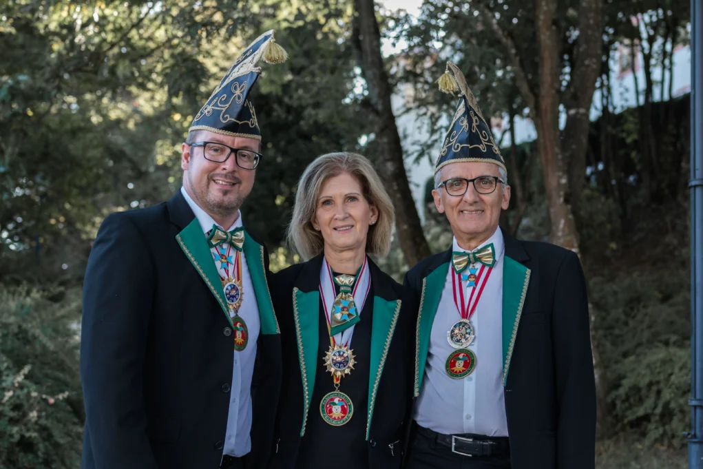 Das Bild auf 5min.at zeigt Präsident Peter Kowal (links) mit Vizepräsidentin Corinna Fischer und Vizepräsident Richard Ebner.