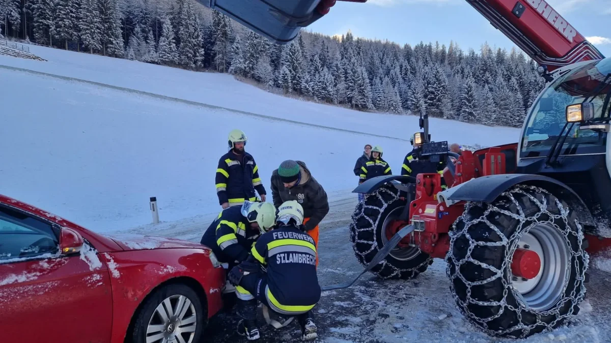 Foto auf 5min.at zeigt die Feuerwehr St. Lambrecht bei einem Einsatz.