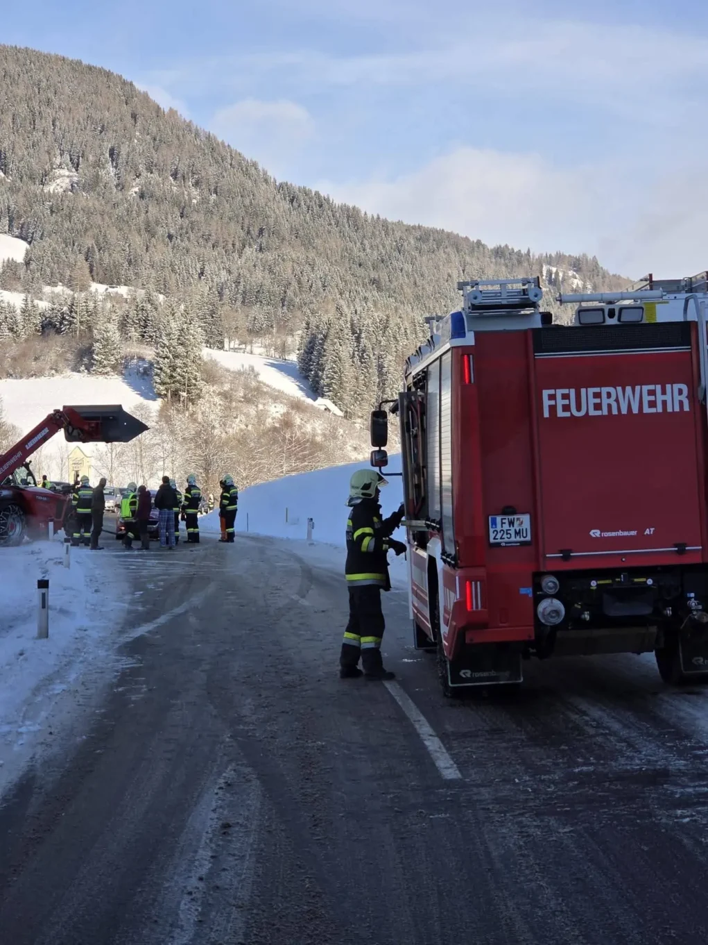 Foto auf 5min.at zeigt die Feuerwehr St. Lambrecht bei einem Einsatz.
