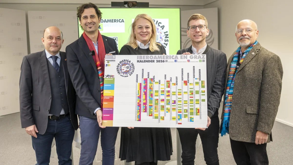 Bild auf 5min.at zeigt mehrere Personen mit einem Kalender.