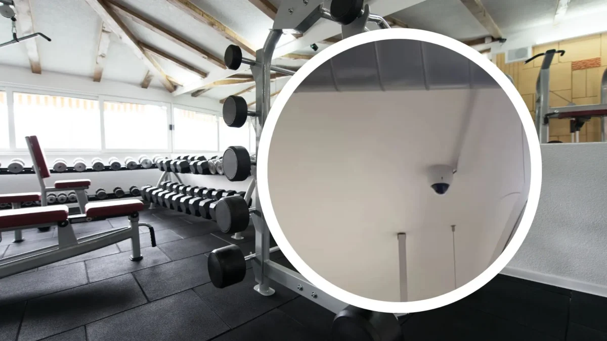 Eine Bildmontage auf 5min.at zeigt ein Fitnessstudio und die Überwachungskamera in der Umkleide.