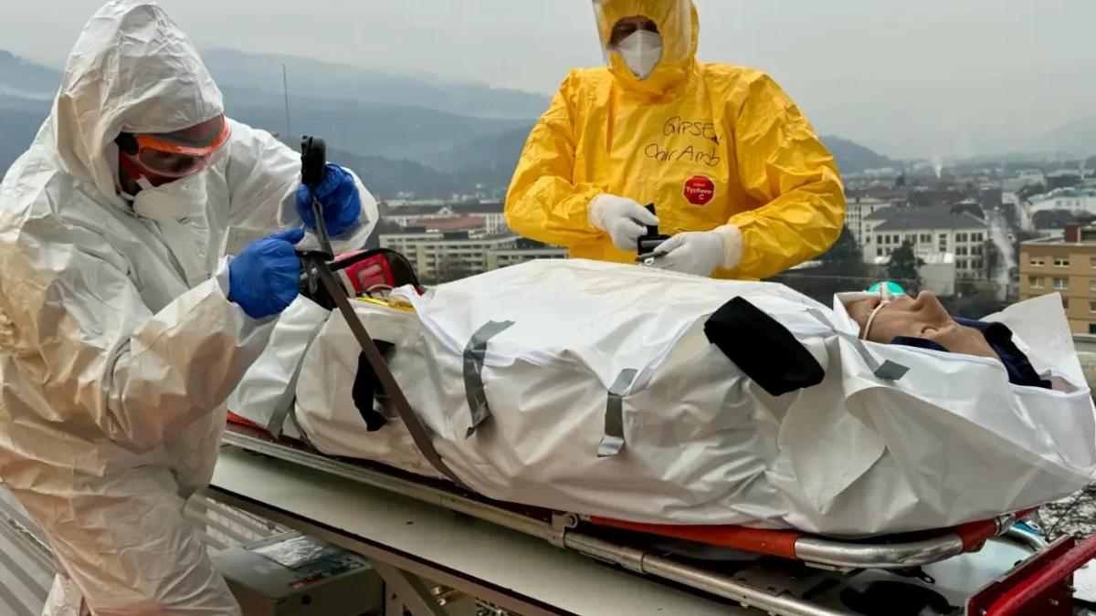 Bild auf 5min.at zeigt einen Patienten und Ärzte.