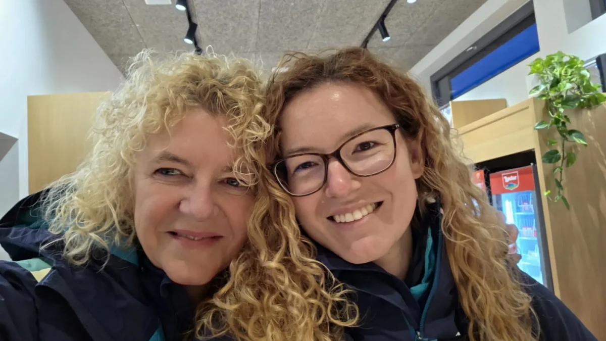 Das Bild auf 5min.at zeigt zwei Frauen.