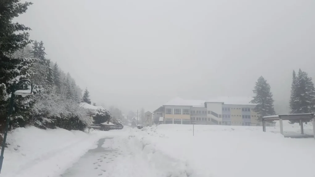 Ein BIld auf 5min.at zeigt eine verschneite Winterlandschaft in Bad Bleiberg.