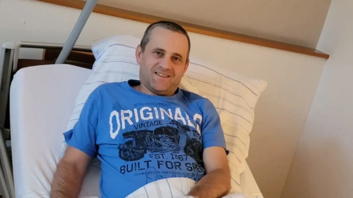 Bild auf 5min.at zeigt einen Mann im Krankenbett.