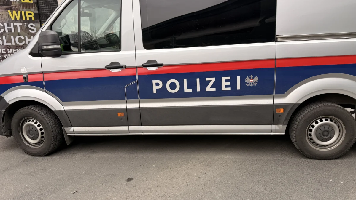 Bild auf 5min.at zeigt ein Polizeiauto