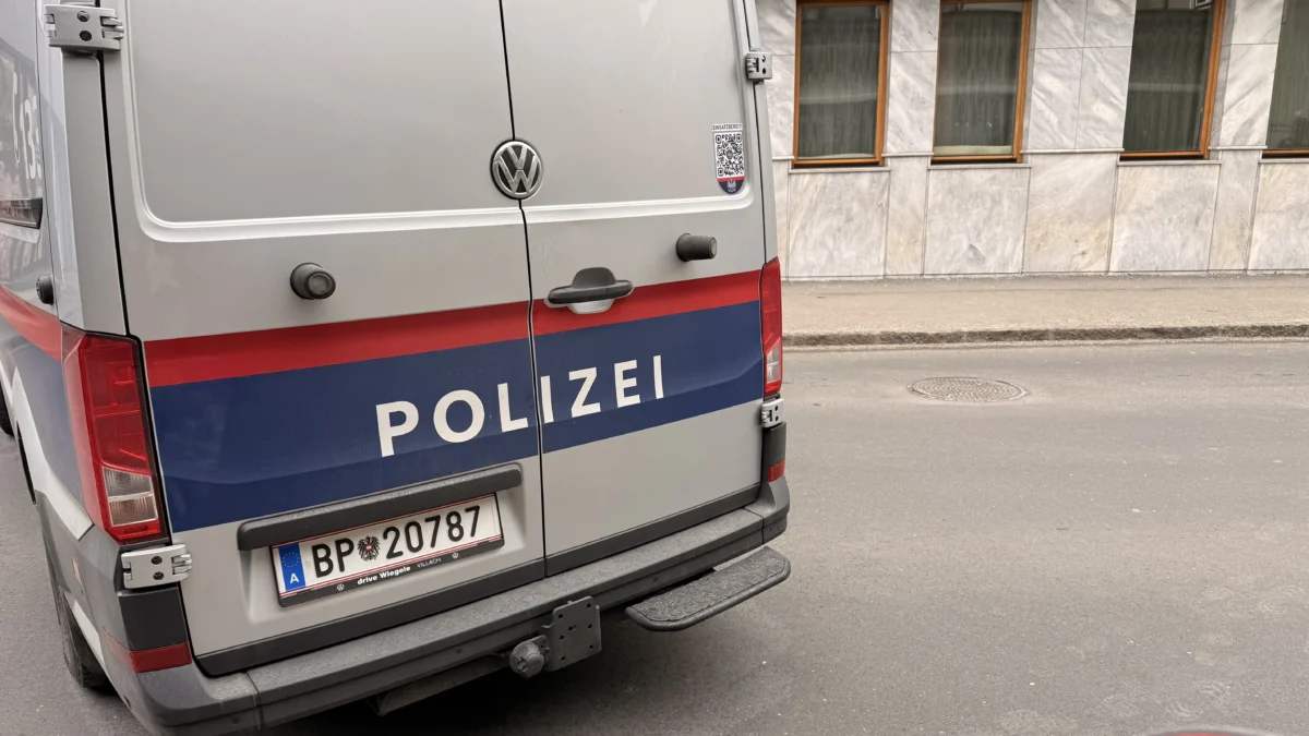 Bild auf 5min.at zeigt ein Polizeiauto