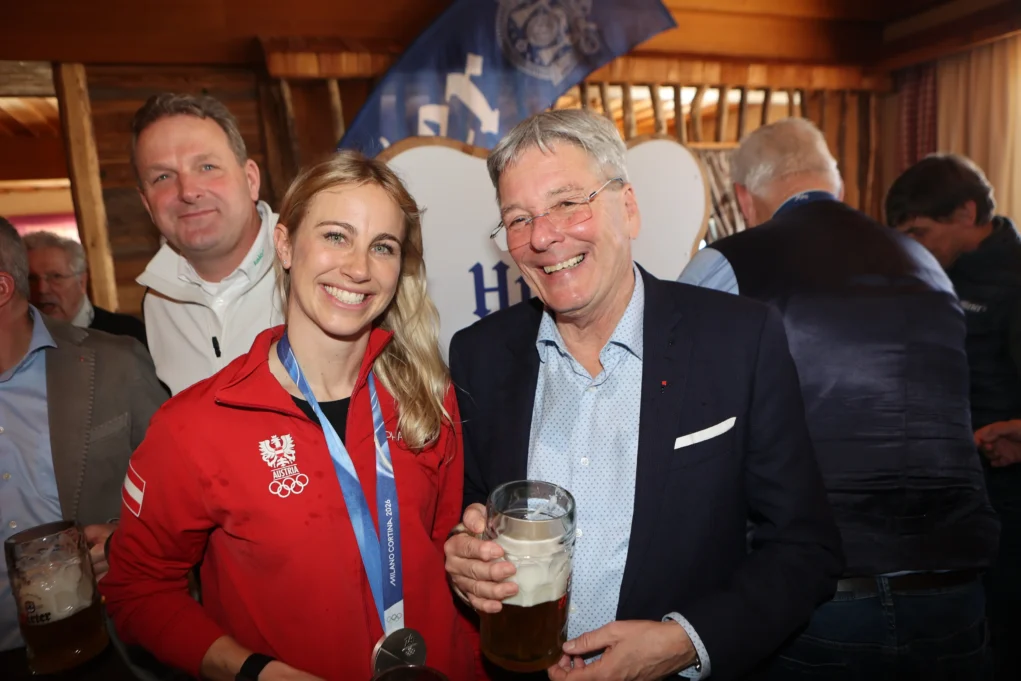 Ein Bild auf 5min.at zeigt Sabine Payer und Landeshauptmann Peter Kaiser.