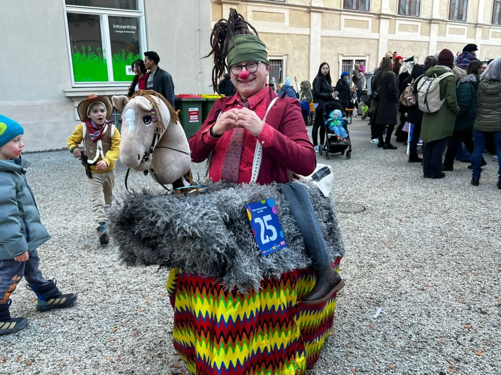 Foto auf 5min.at zeigt den Fasching am Grazer Hauptplatz 2026.