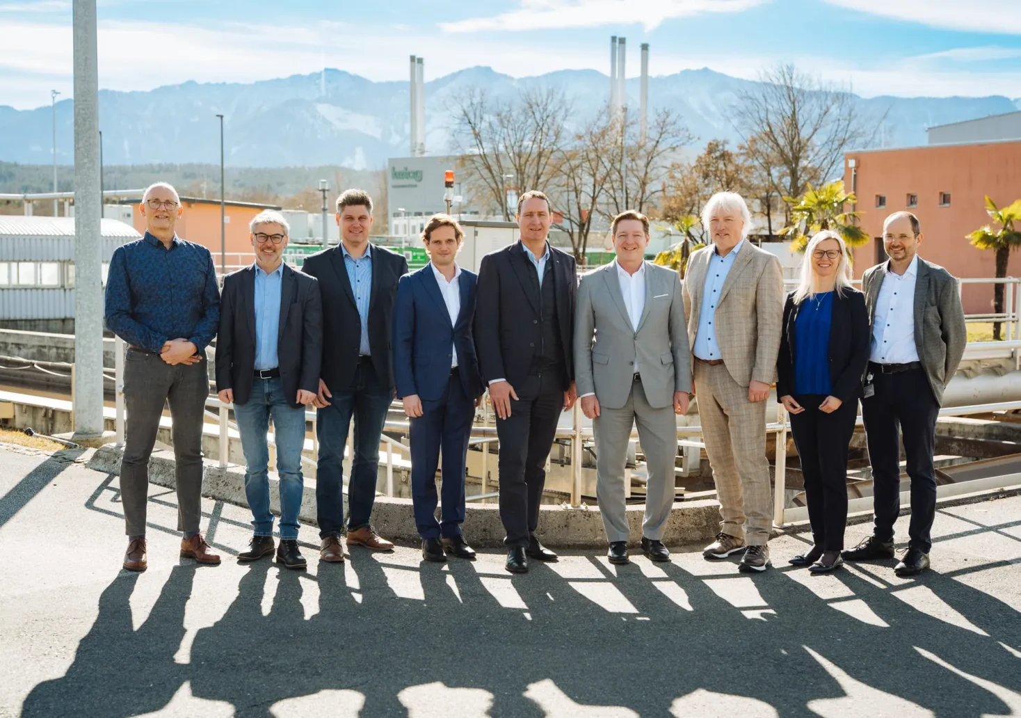 Das Bild auf 5min.at zeigt Menschen von der Kelag und von der Stadt Villach.