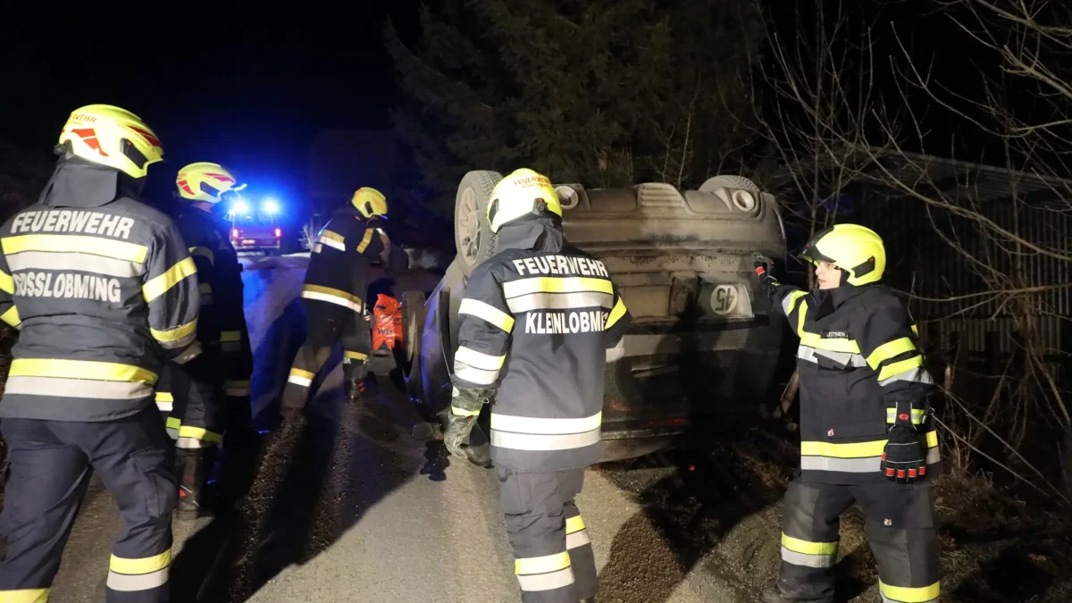 Das Bild auf 5min.at zeigt einen Feuerwehreinsatz nach einem Unfall.