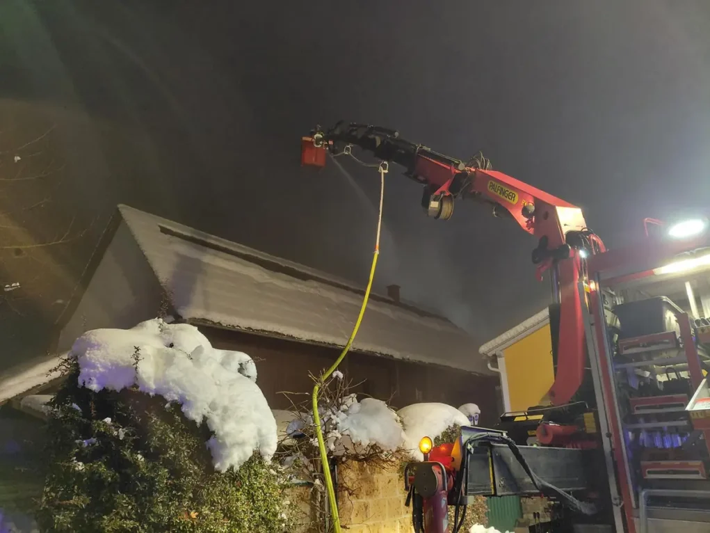 Foto auf 5min.at zeigt einen Feuerwehreinsatz.