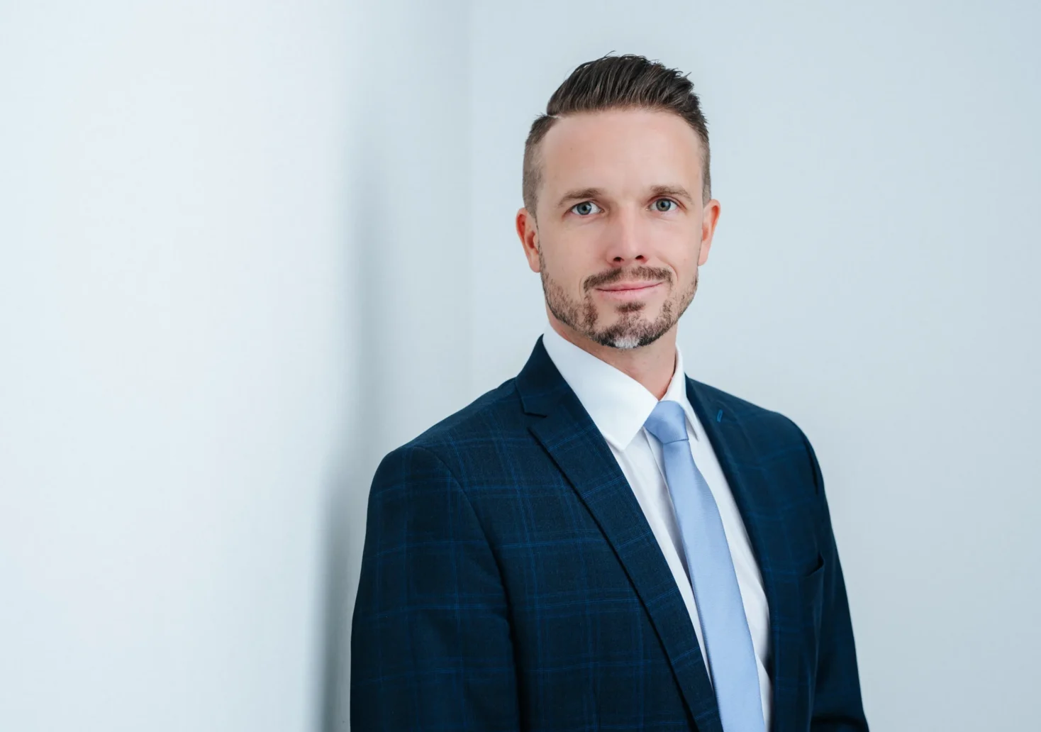 Das Bild auf 5min.at zeigt Herrn Reichmann von der Raiffeisenbank Villach.