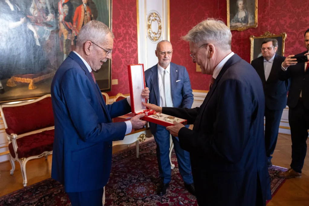 Ein Bild auf 5min.at zeigt Bundespräsident Alexander Van der Bellen und Kärntens Landeshauptmann Peter Kaiser in der Hofburg in Wien.