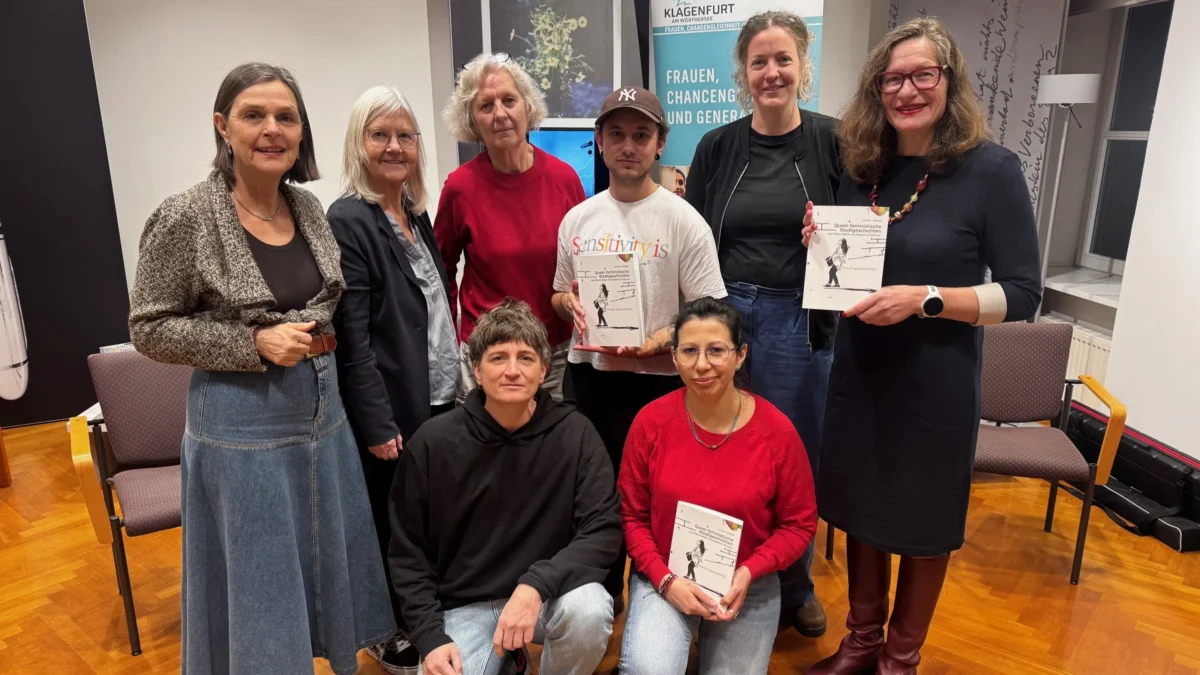 Ein Bild auf 5min.at zeigt eine Gruppe von Frauen, darunter Frauenreferentin Constance Mochar.