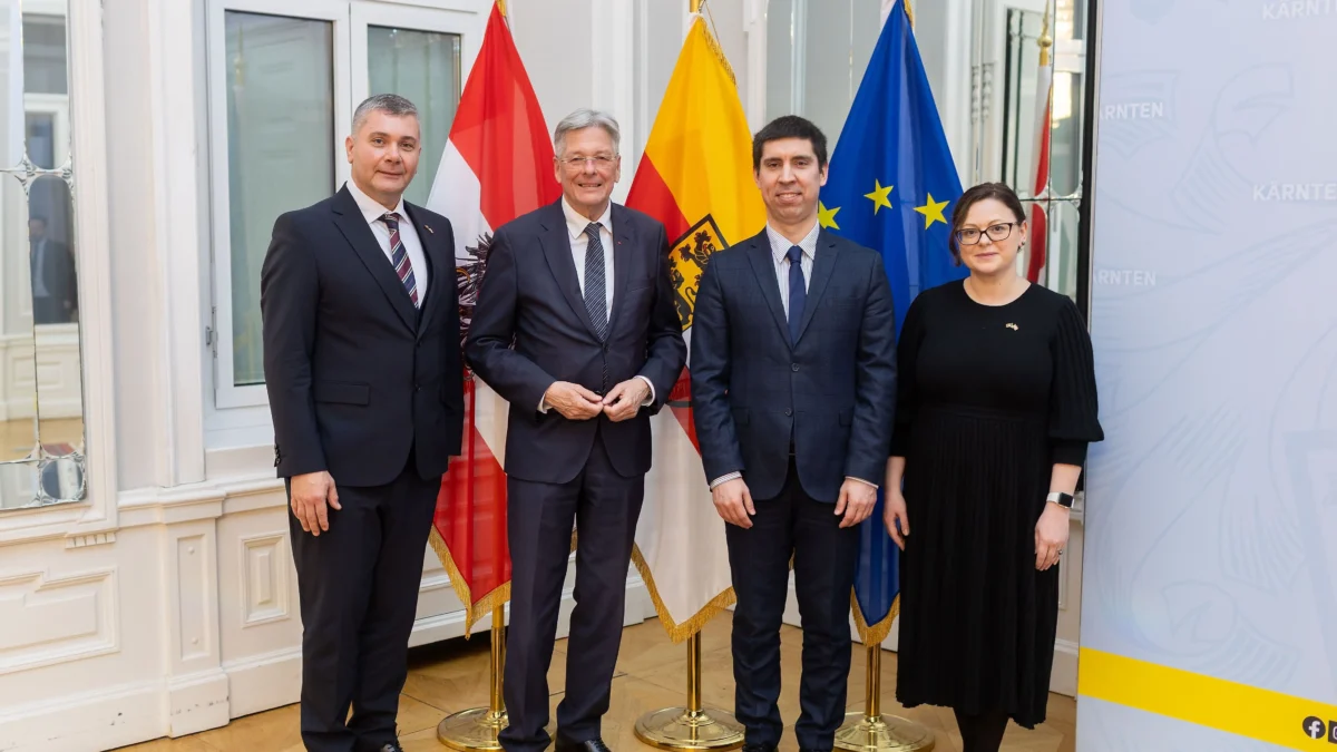 Ein Bild auf 5min.at zeigt Honorarkonsul Raul-Şerban Arabagiu, Landeshauptmann Peter Kaiser, Außenminister Mihai Popșoi und Botschafterin Viktoria Rosa.