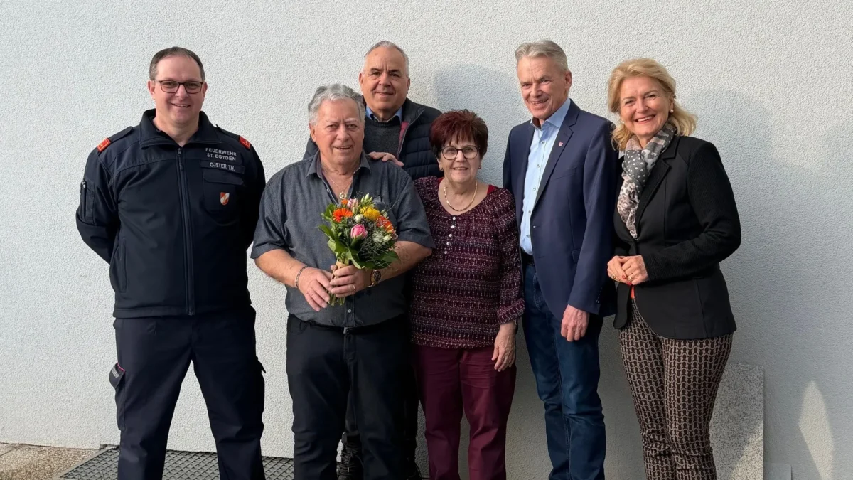 Das Bild auf 5min.at zeigt Friedrich Schneider bei seinem 80. Geburtstag.