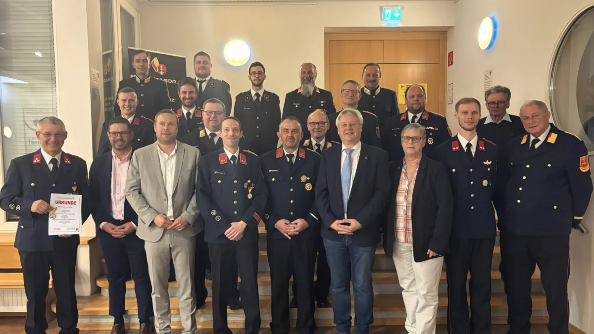 Ein Bild auf 5min.at zeigt Mitglieder der Freiwilligen Feuerwehr Hermagor.