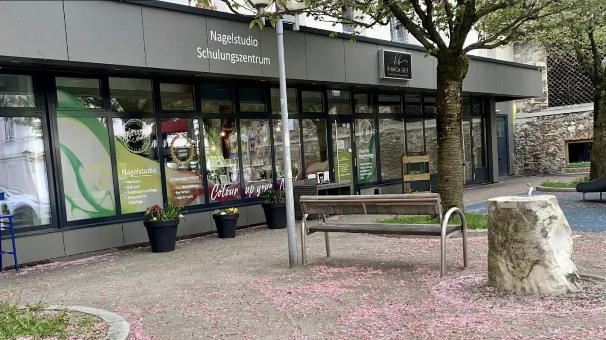 Das Bild auf 5min.at zeigt das Nagelstudio "Glamour Nails Artist & Shop".