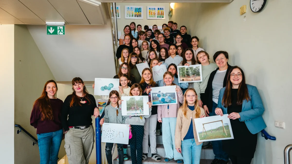 Bild auf 5min.at zeigt Kinder mit Projekten