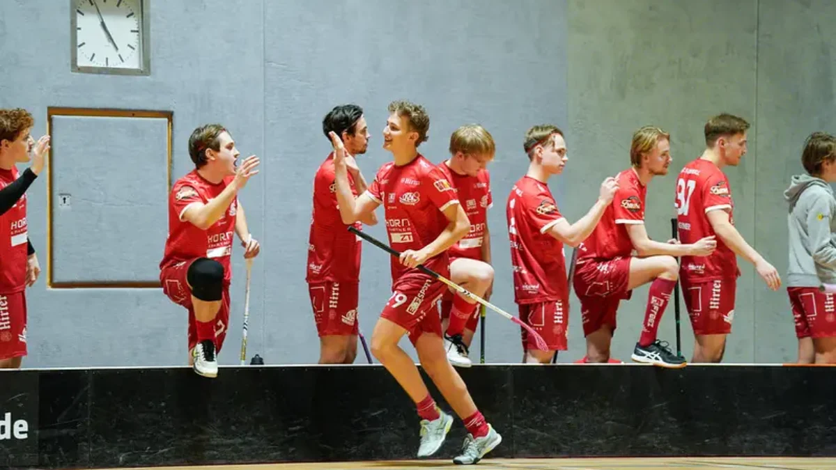 Bild auf 5min,at zeigt die Spieler des KAC Floorballs