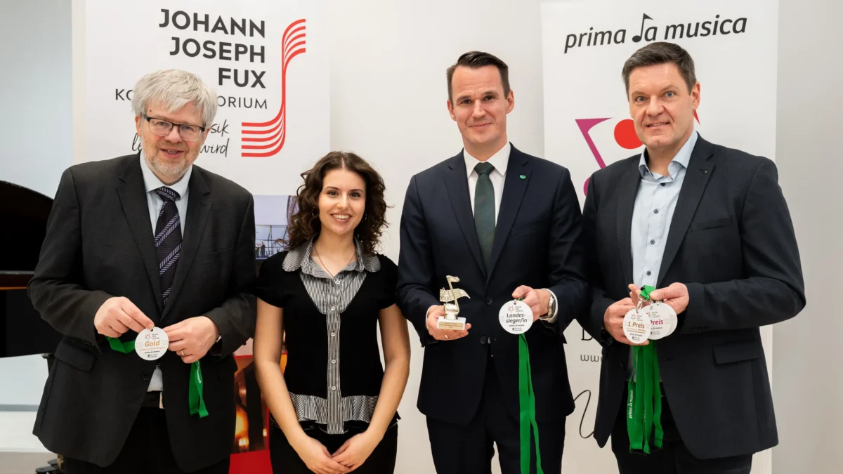 Direktor Mag. Eduard Lanner, Pianistin Idil Naz Alici, Landesrat Stefan Hermann sowie Direktor MMag. Robert Ederer im Rahmen der Pressekonferenz.