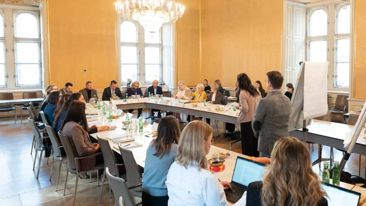 Zahlreiche Expertinnen und Experten tauschten sich zum Thema Bildung aus.