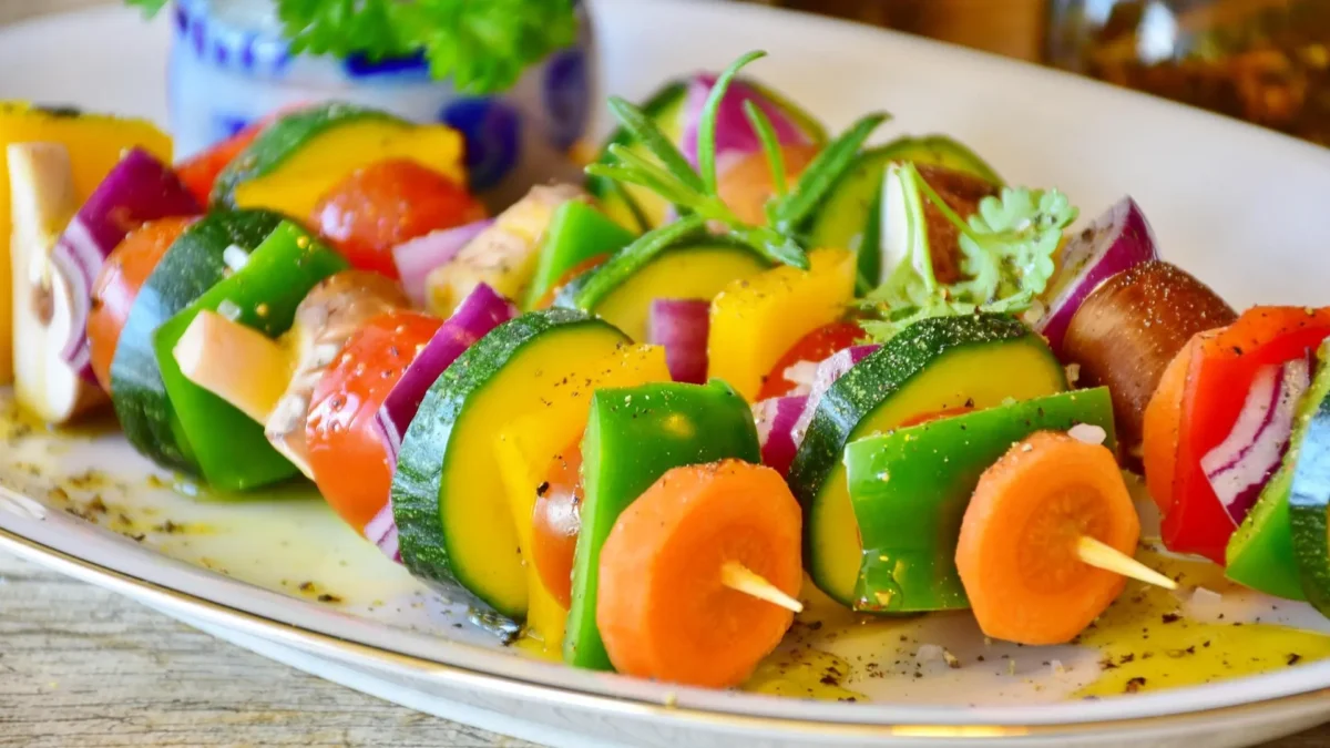 Ein Bild auf 5min.at zeigt einen Gemüse-Grillspieß.