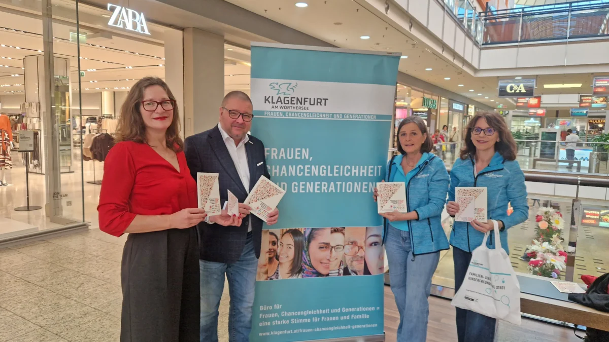 Das Bild auf 5min.at zeigt Constance Mochar mit City-Arkaden-Manager Ernst Hofbauer sowie Mag.a Astrid Malle und Astrid Kumer-Daxerer vom Klagenfurter Frauenbüro.