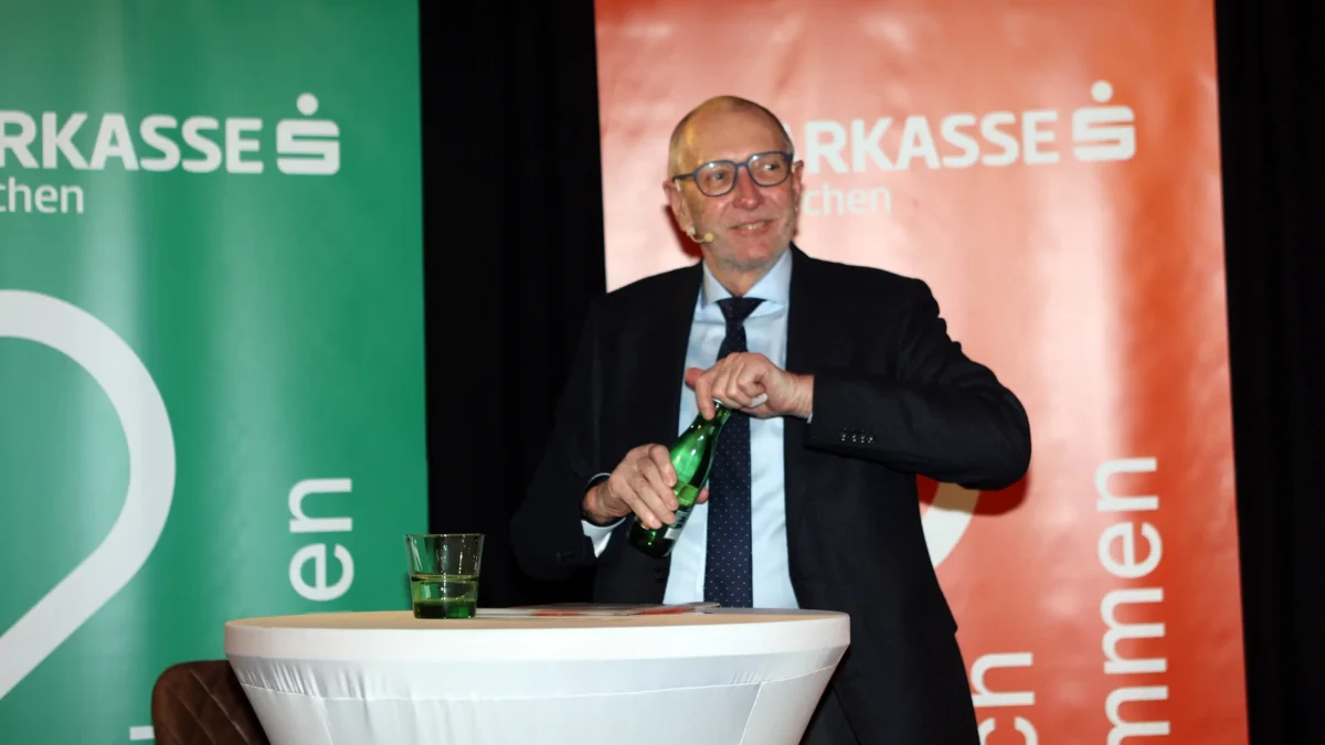 Das Bild auf 5min.at zeigt Impressionen von einer Lesung von Konrad Paul Liessmann in Feldkirchen.