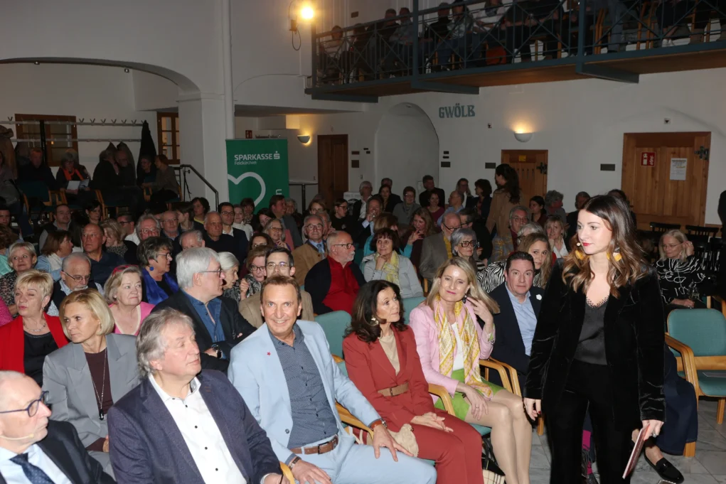 Das Bild auf 5min.at zeigt Impressionen von einer Lesung von Konrad Paul Liessmann in Feldkirchen.