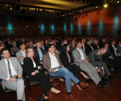 Das Bild auf 5min.at zeigt Teilnehmer am Raiffeisen-Konjunktur-Forum im Casineum Velden.