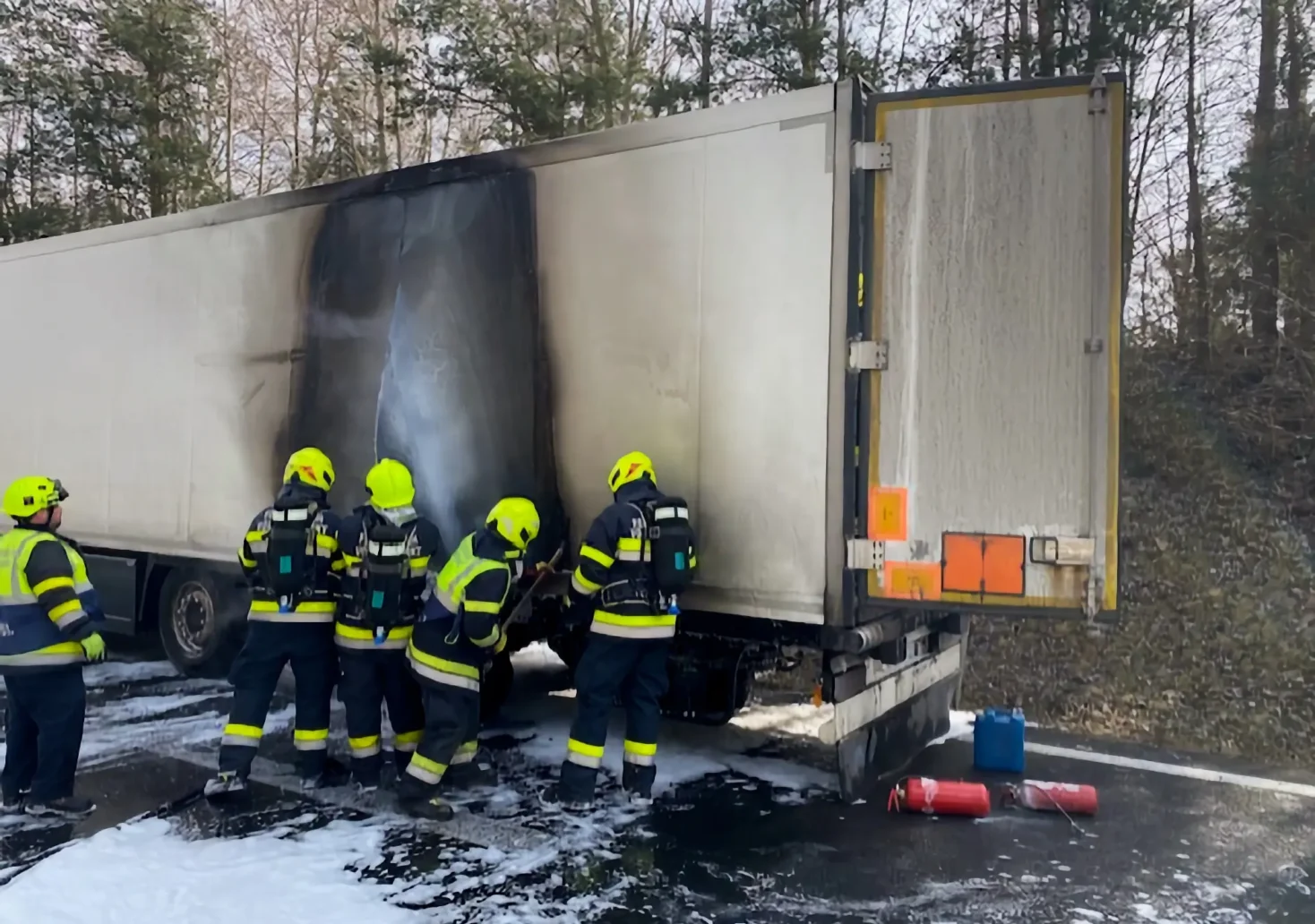 Das Bild zeigt einen brennenden LKW auf 5min.at.