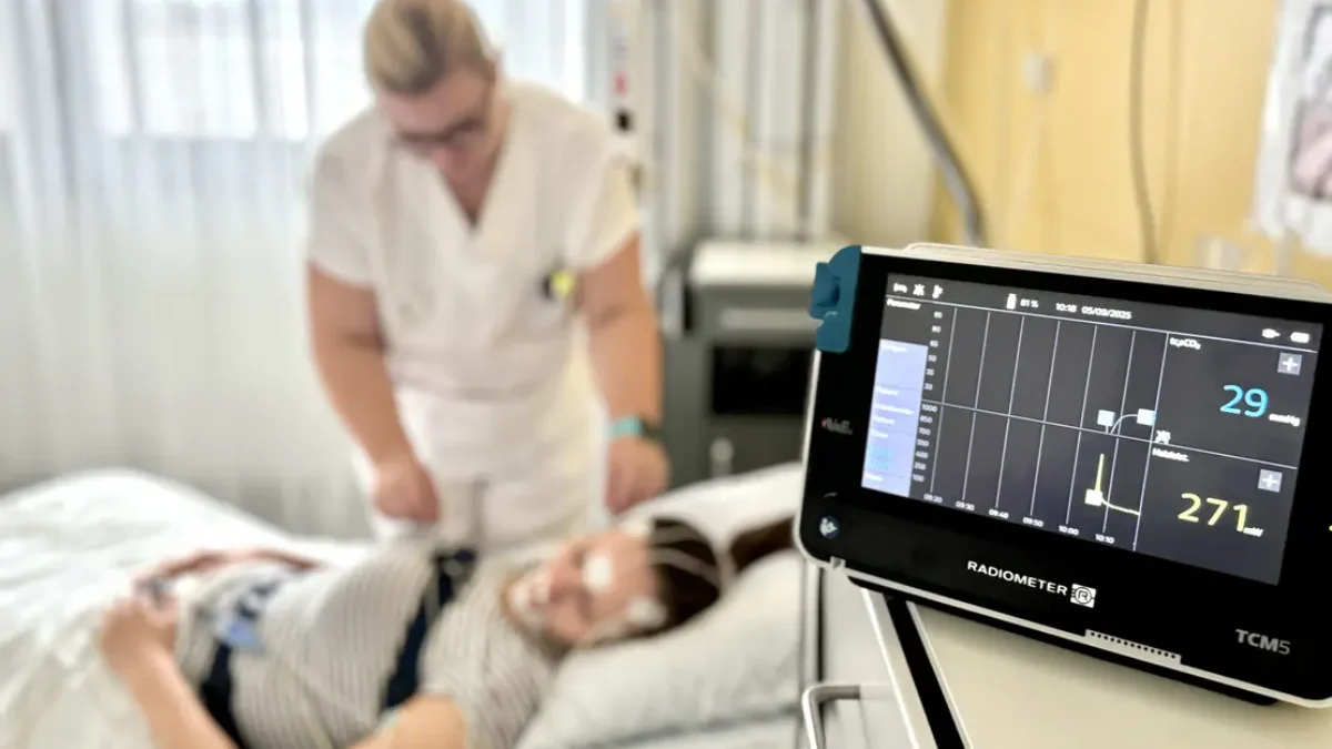 Foto auf 5min.at zeigt einen Patienten und eine Krankenschwester.