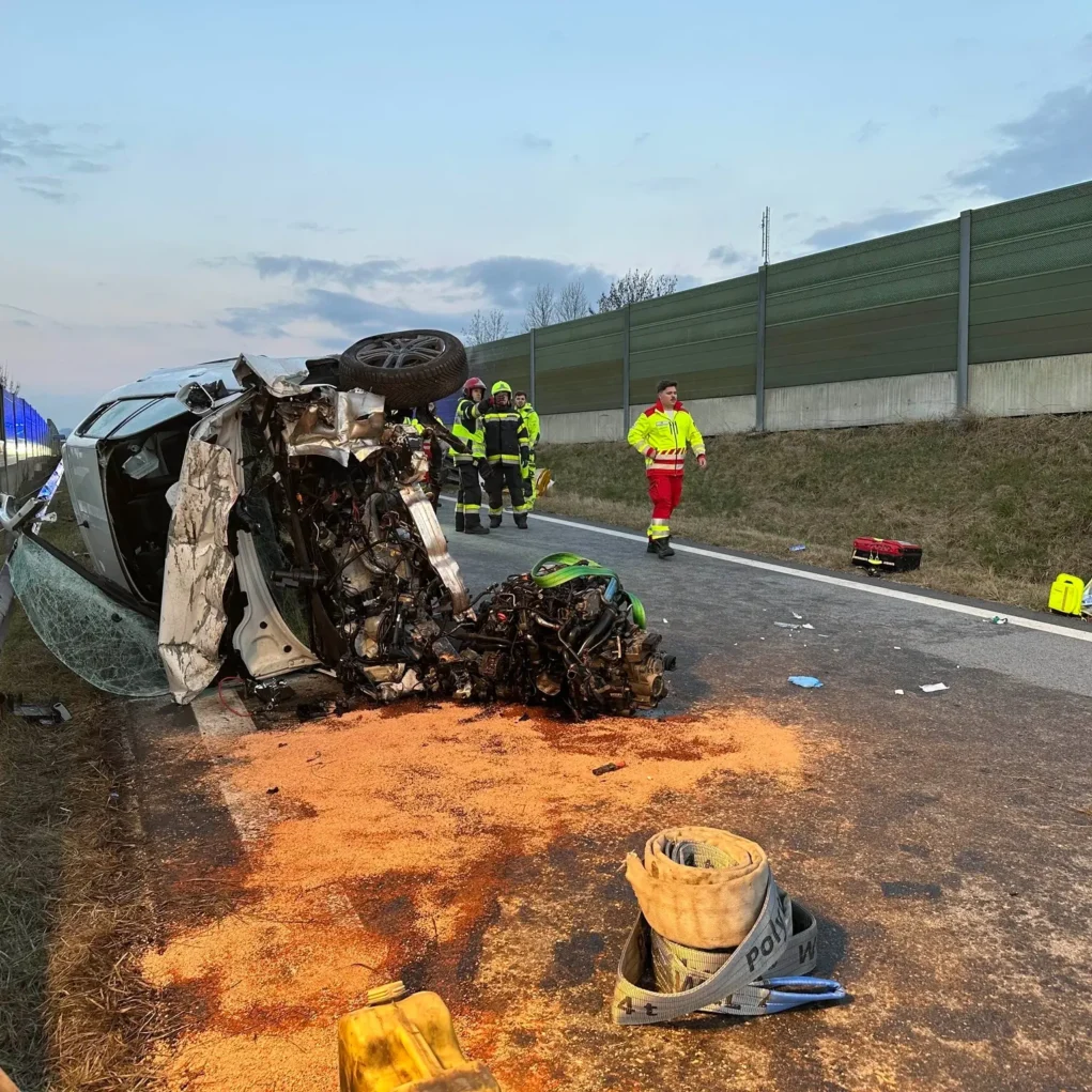 Bild auf 5min.at zeigt einen Einsatz nach einem Unfall.