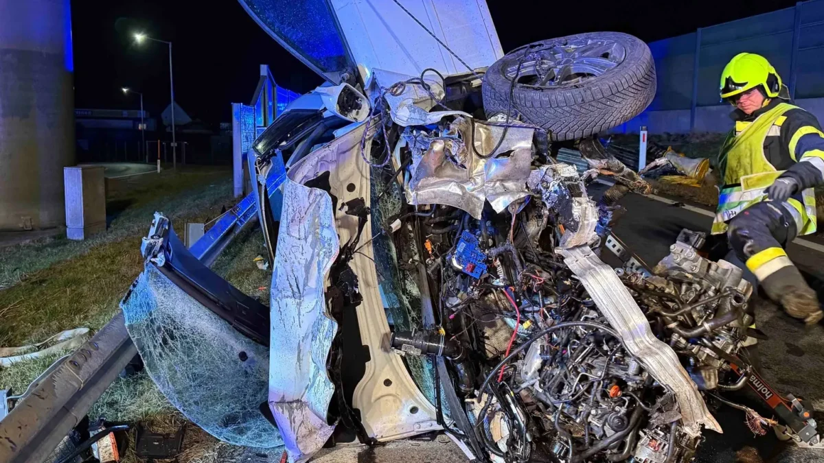 Bild auf 5min.at zeigt einen Einsatz nach einem Unfall.