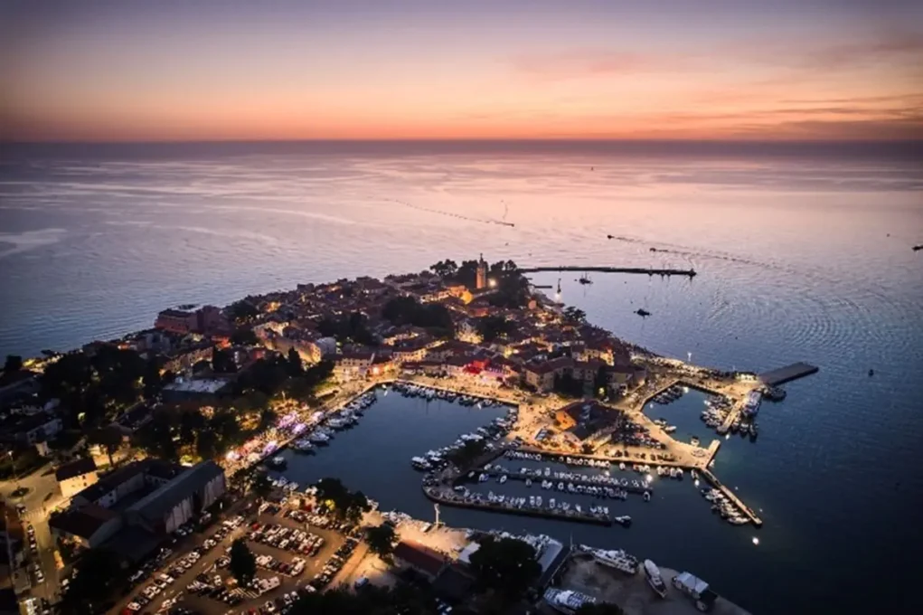 Bild auf 5min.at zeigt ein Werbefoto von K-invest