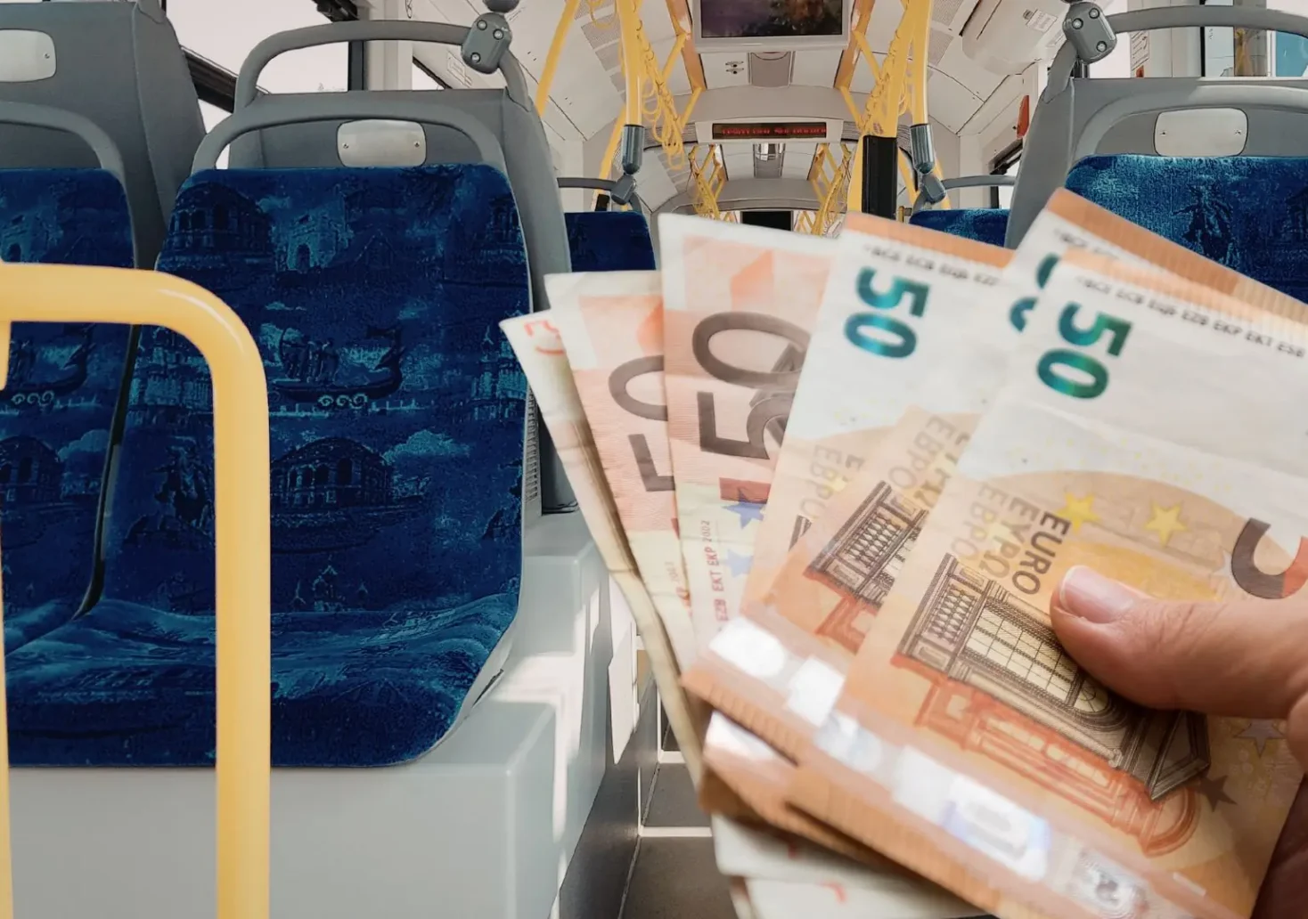 Eine Bildmontage auf 5min.at zeigt das Innere eines Busses und eine Hand, die 50-Euro-Scheine hält.