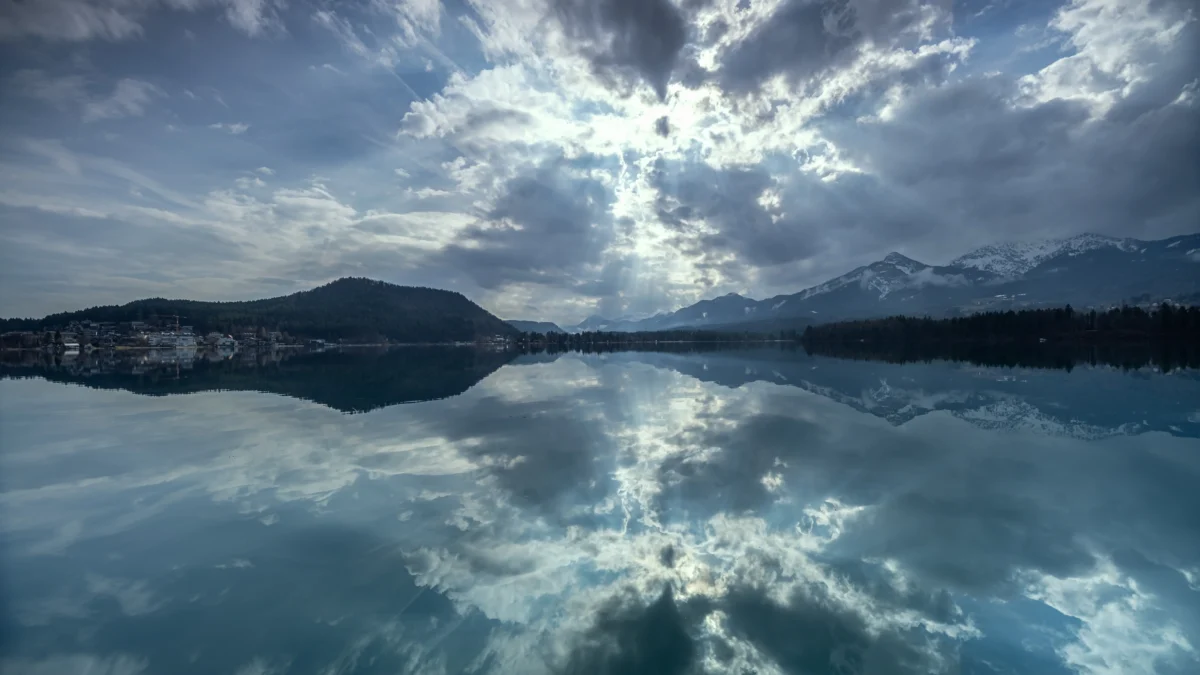 Das Bild auf 5min.at zeigt den Faaker See.