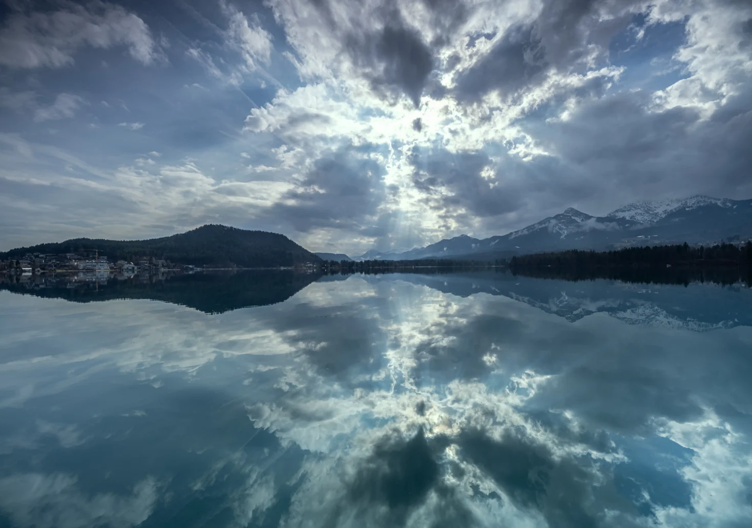 Das Bild auf 5min.at zeigt den Faaker See.