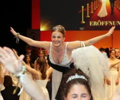 Das Bild auf 5min.at zeigt Impressionen vom Maturaball des Peraugymnasiums 2026.