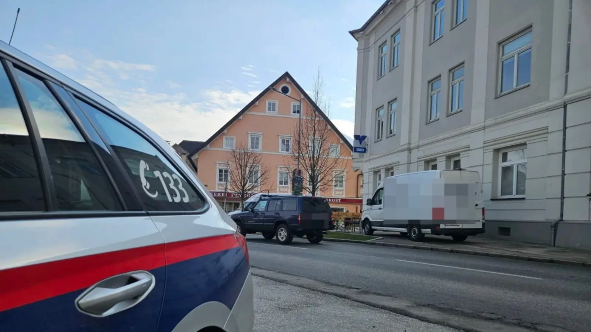Ein Bild auf 5min.at zeigt die Bank in Ferlach.