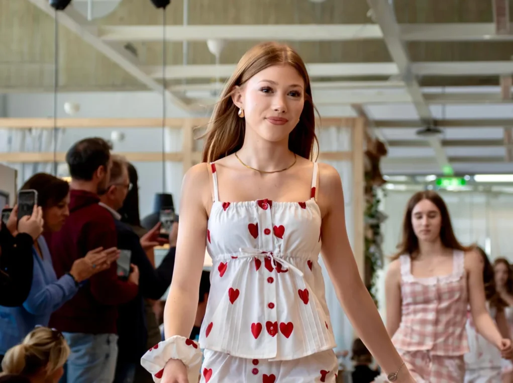 Bild auf 5min.at zeigt die Schüler der WIMO Klagenfurt