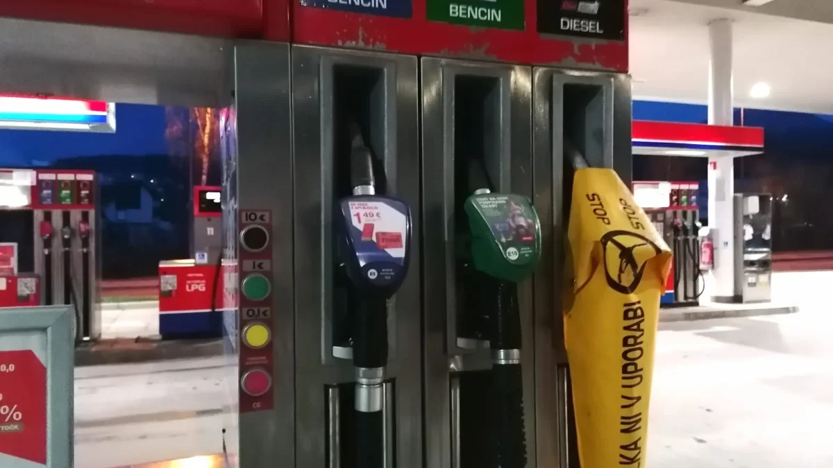 Bild auf 5min.at zeigt eine Tankstelle in Slowenien.