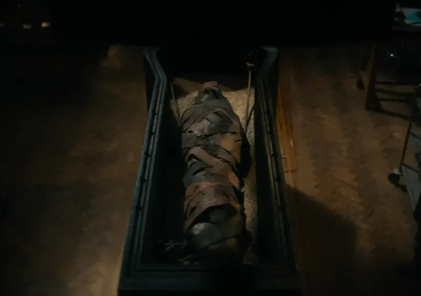 Das Bild auf 5min.at zeigt ein Szenenbild aus Lee Cronin’s The Mummy