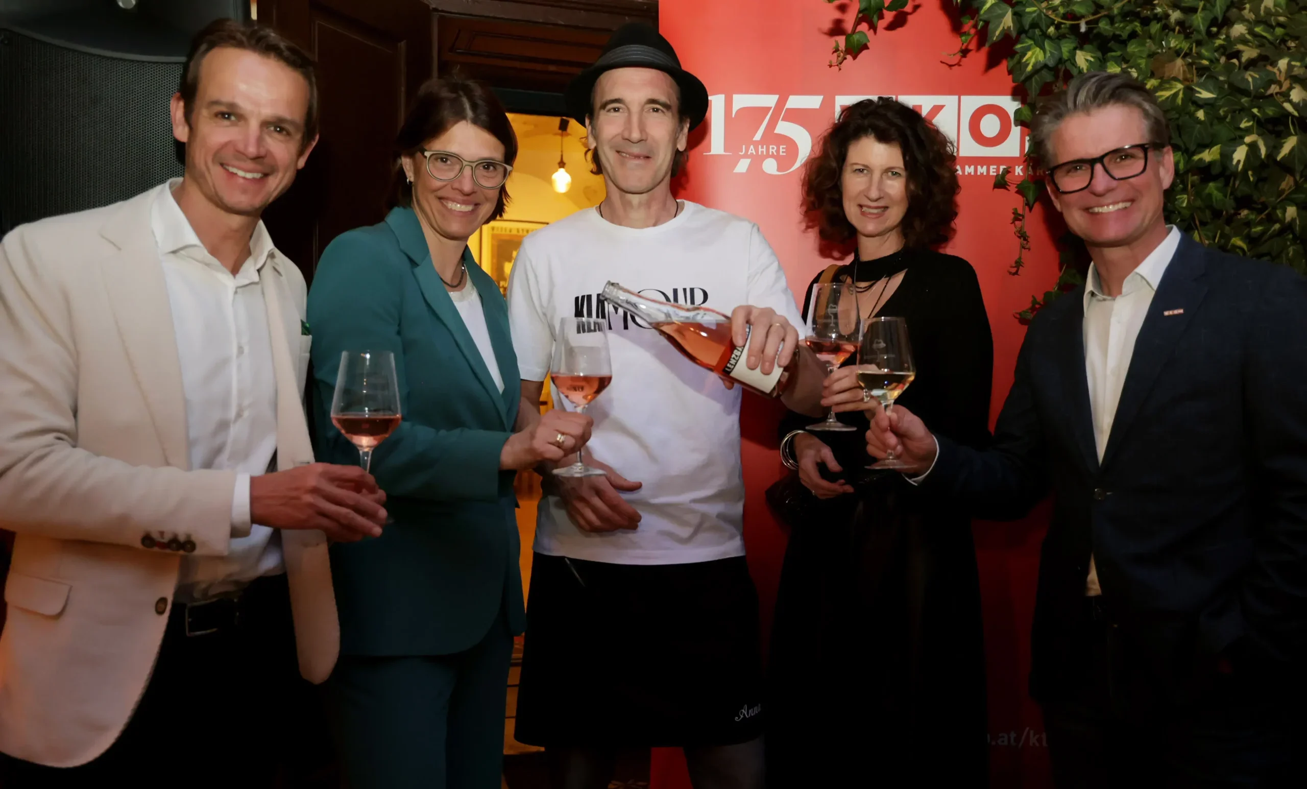 Ein Bild auf 5min.at zeigt fünf Personen.