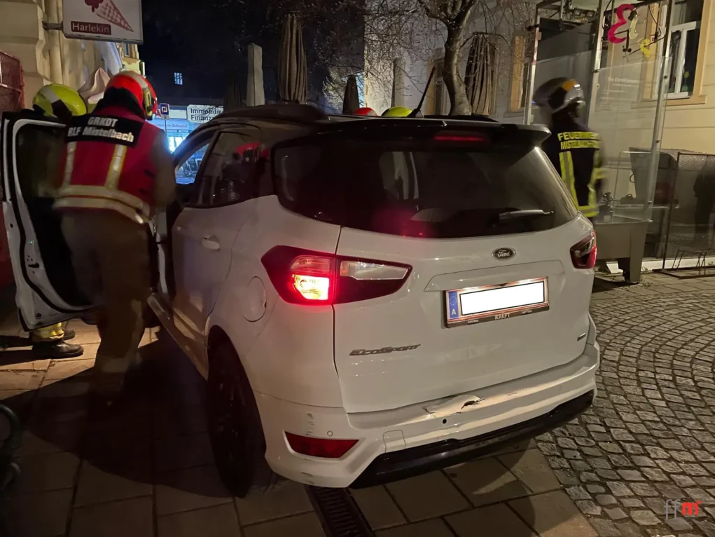 Bild auf 5min.at zeigt die Feuerwehr im Einsatz bei einem Unfall
